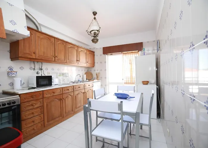 Lodge Guesthouse ゲストハウス ラゴス